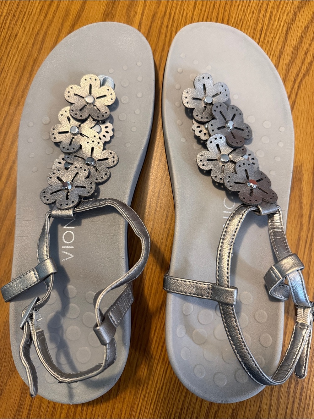 ✨ Vionic Paulie Metallic T-Strap Sandals - Size 11 (Like New) ✨